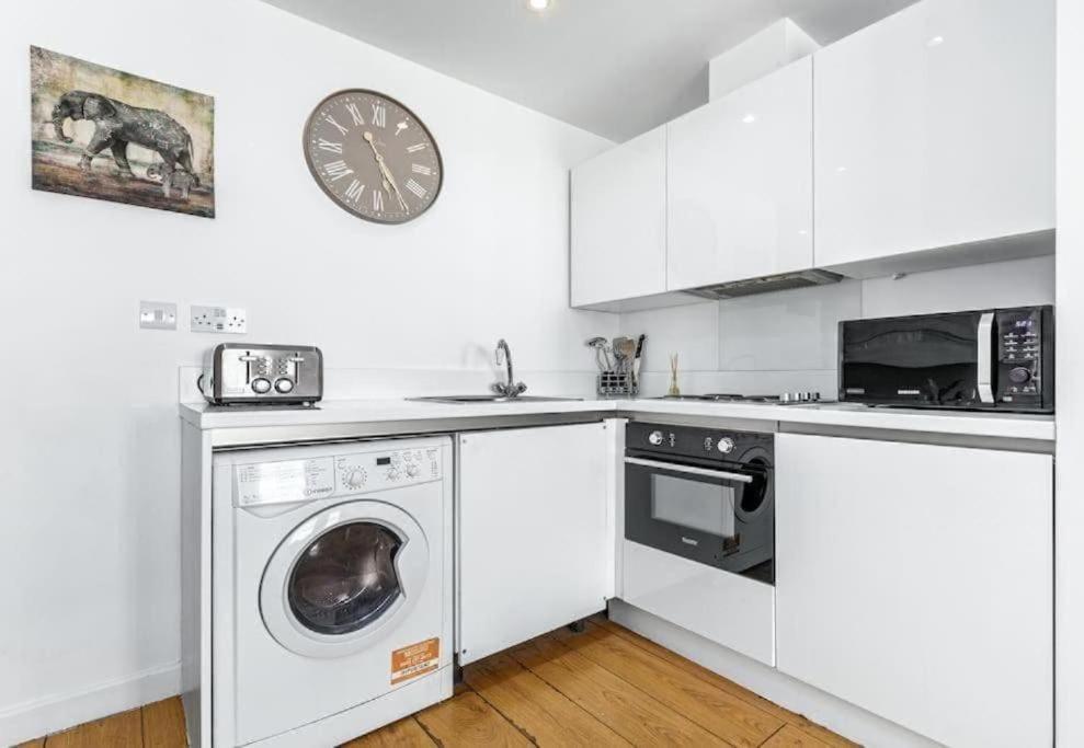1 Bedroom Flat Piccadilly Sleep 7 In London Vr10 Exteriör bild