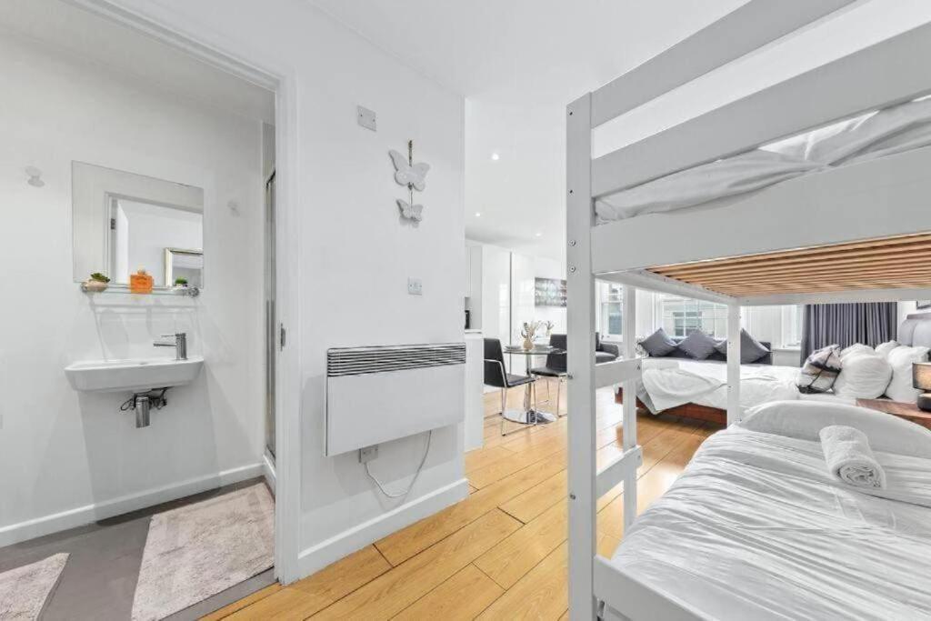 1 Bedroom Flat Piccadilly Sleep 7 In London Vr10 Exteriör bild