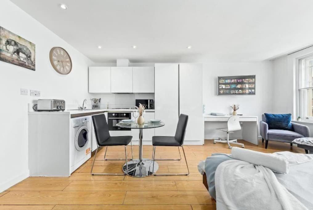 1 Bedroom Flat Piccadilly Sleep 7 In London Vr10 Exteriör bild